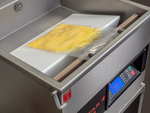 Cargar imagen en el visor de la galería, ENVASADORA AL VACÍO DE BARQUETAS VACSTAR S-220-MP